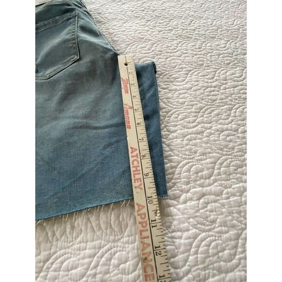 Time and Tru NWT High Rise Button Fly Denim Bermuda Shorts Size 6 - Picture 13 of 13